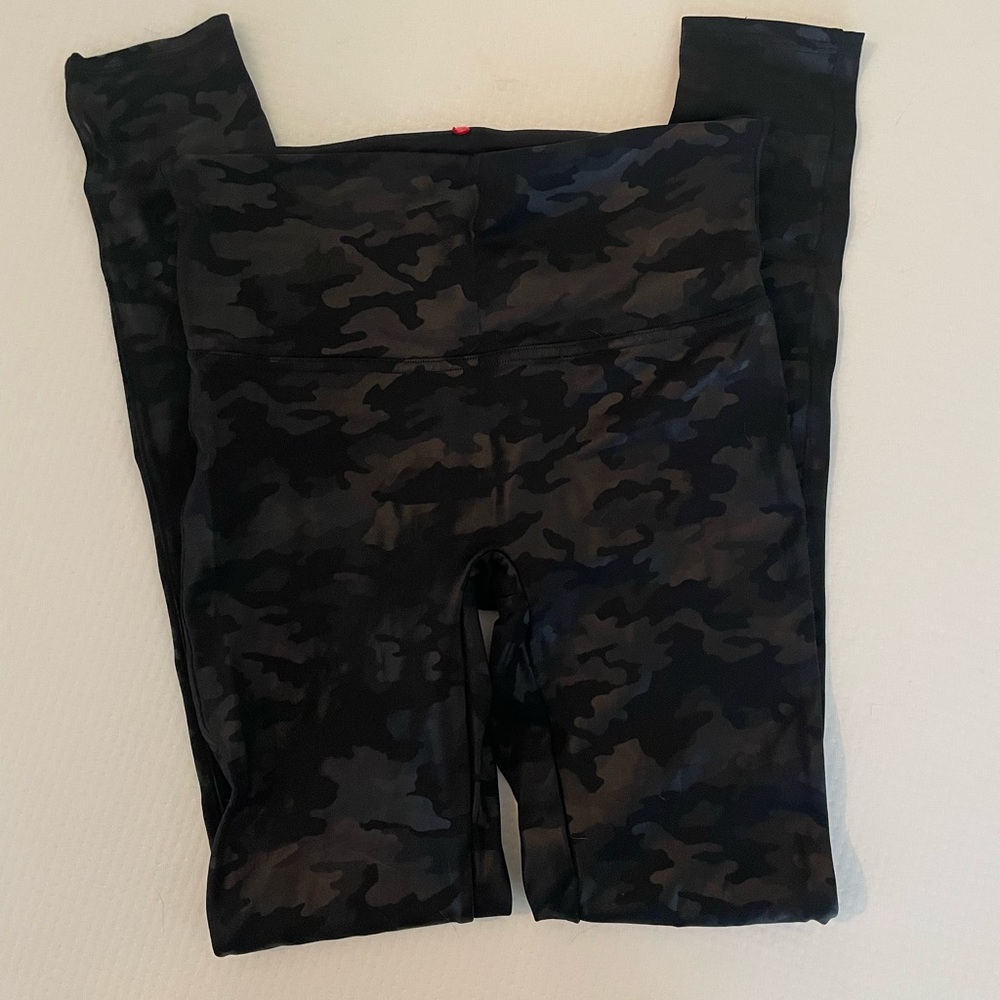 SPANX FAUX LEATHER CAMO LEGGINGS